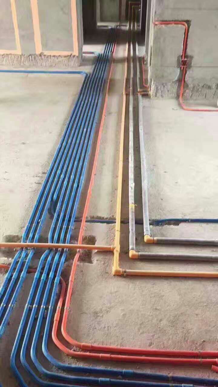 東莞山湖城裝修工地的水電工程現(xiàn)場