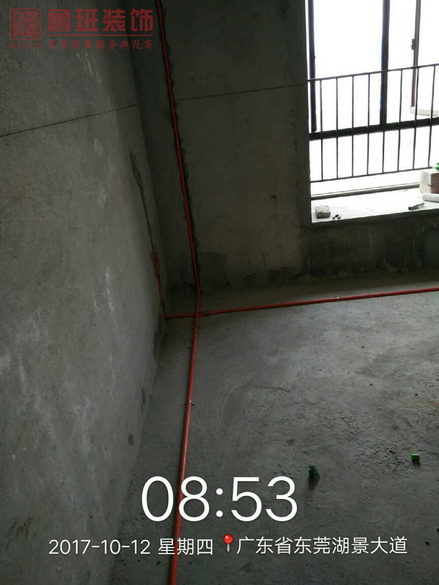 東莞富春山居裝修工地現(xiàn)場(chǎng)的水電工程階段
