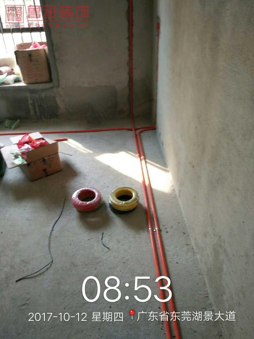 東莞富春山居裝修工地現(xiàn)場(chǎng)的水電工程階段
