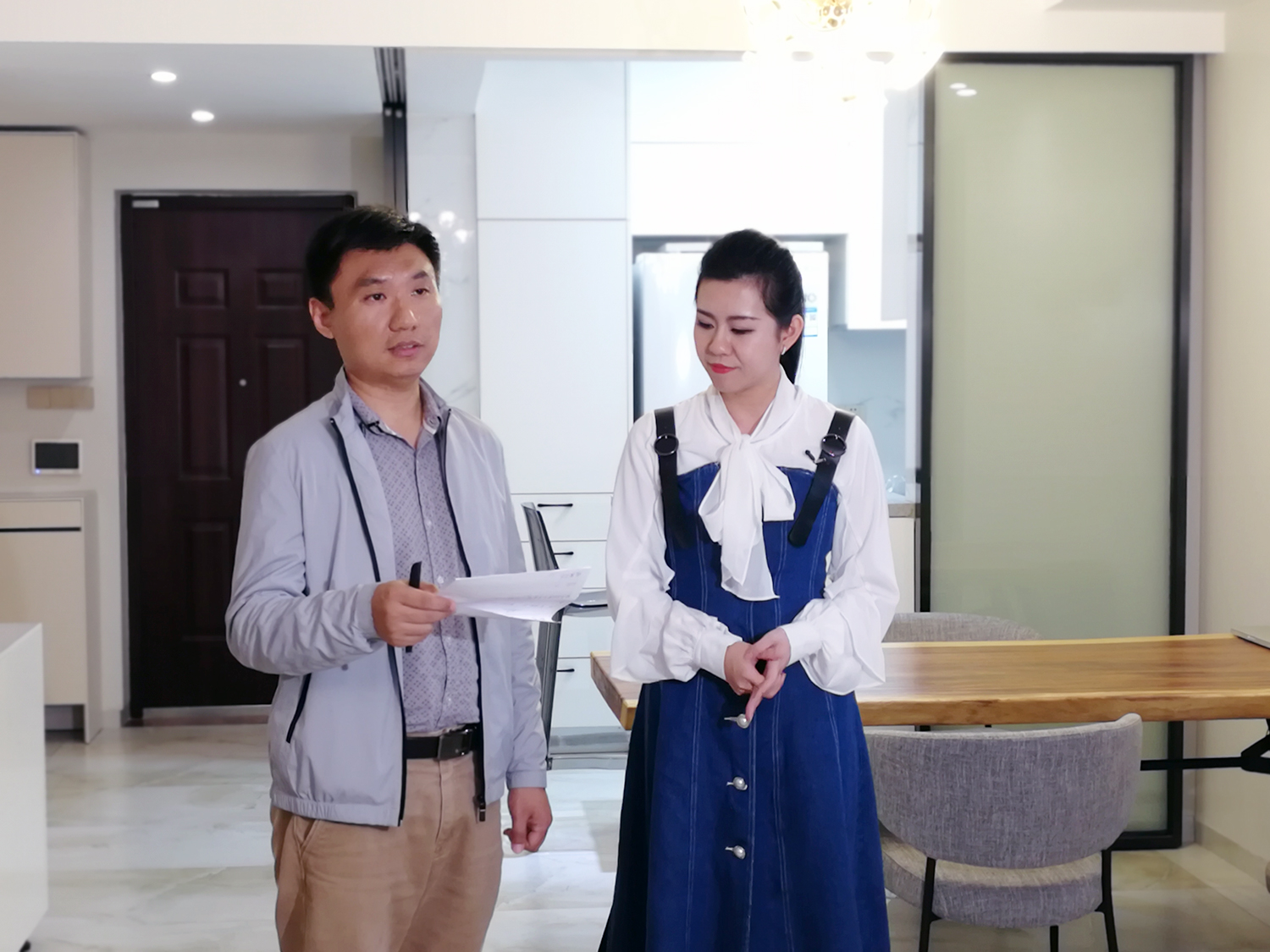 周經(jīng)理與節(jié)目組進行二次檢測的現(xiàn)場錄制