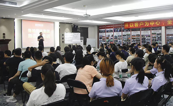 東莞裝修公司魯班裝飾新人培訓(xùn)現(xiàn)場(chǎng)